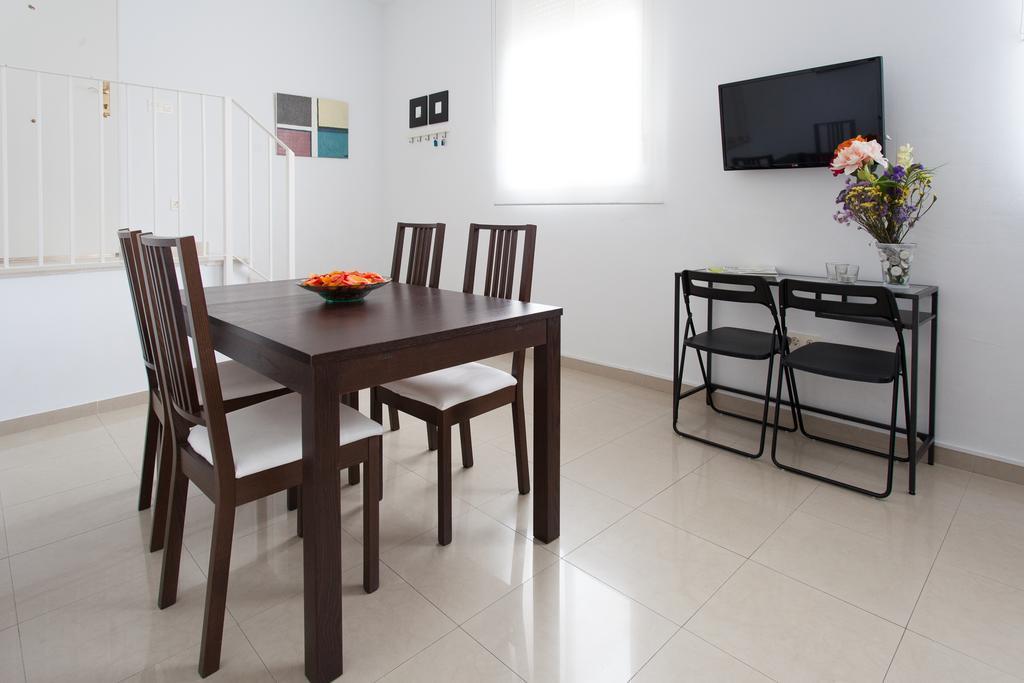 Apartamentos Diaber San Leandro Sevilla Pokoj fotografie