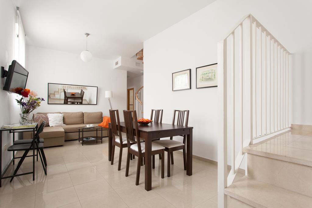 Apartamentos Diaber San Leandro Sevilla Pokoj fotografie